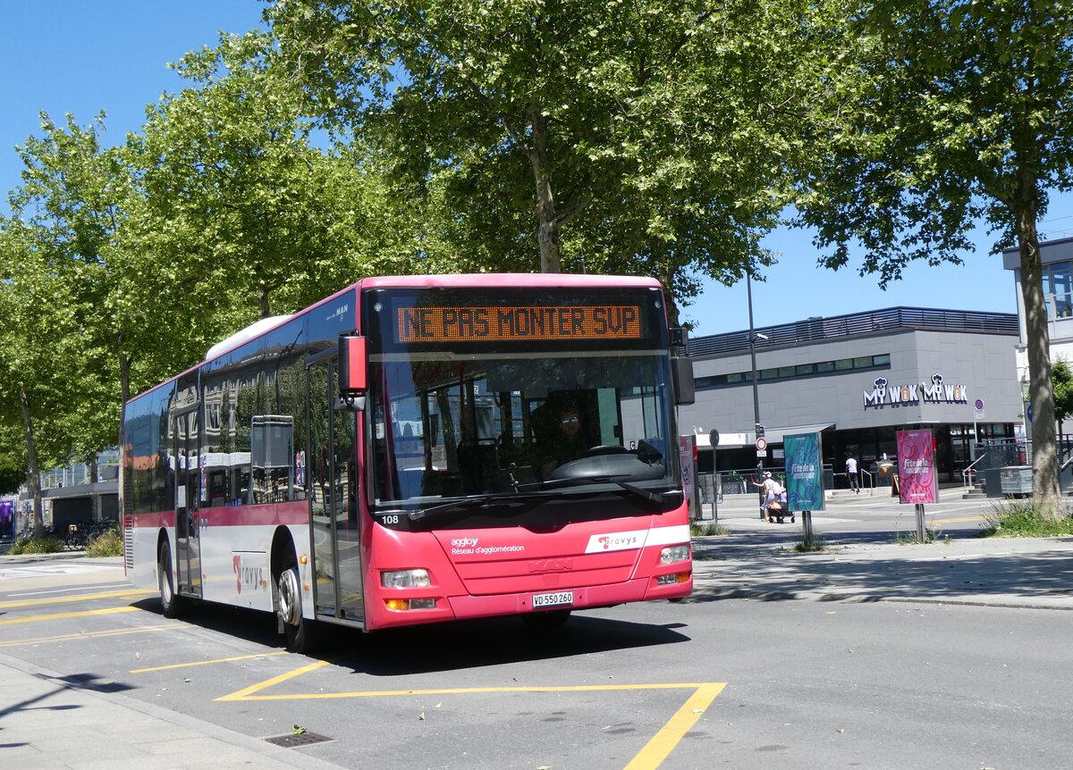 (276'034) - TRAVYS Yverdon - Nr. 108/VD 550'260 - MAN am 30. Mai 2025 beim Bahnhof Yverdon