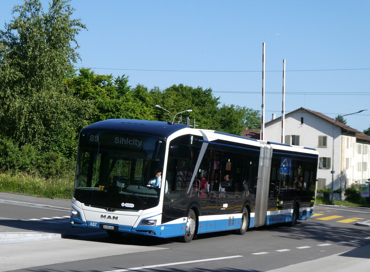 (276'083) - VBZ Z�rich - Nr. 487/ZH 965'487 - eMAN am 31. Mai 2025 beim Bahnhof Z�rich-Schweighof
