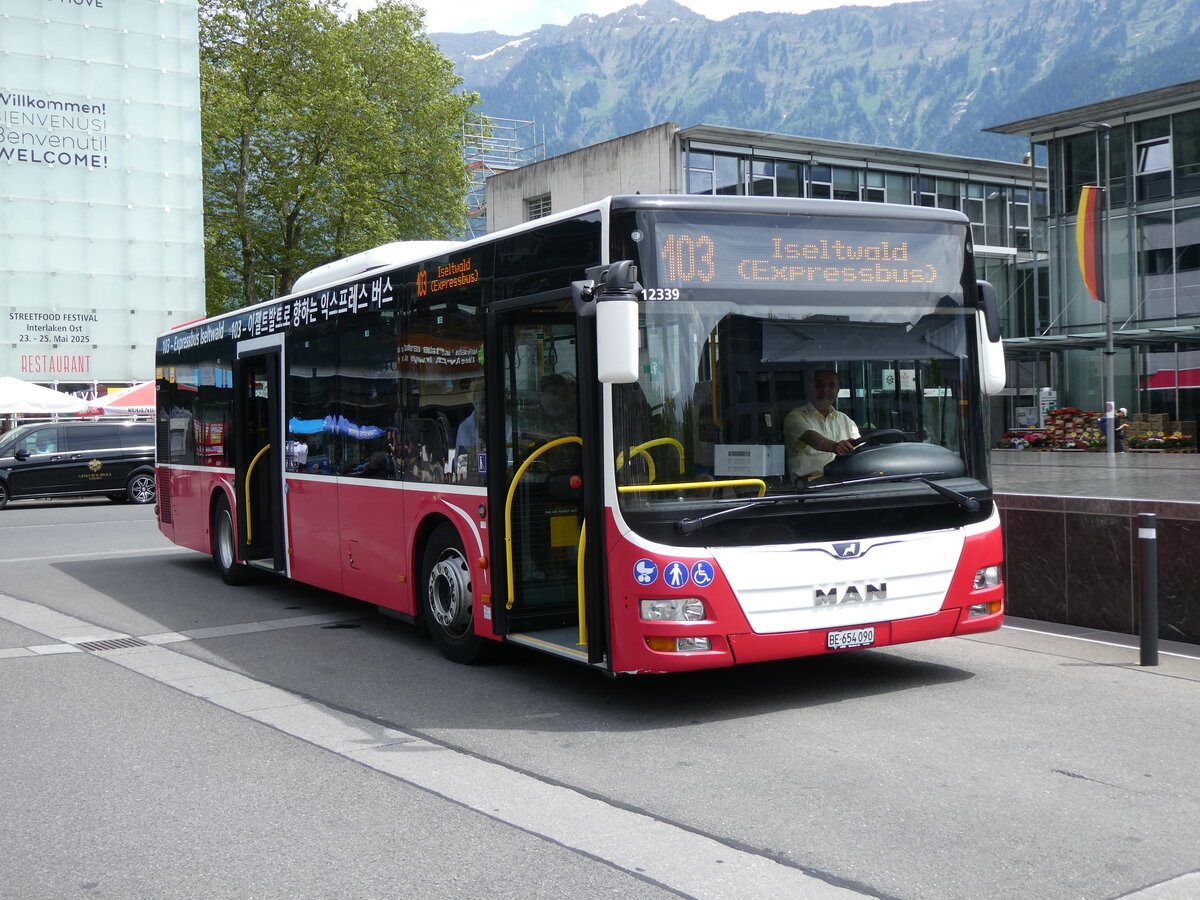 (276'191) - PostAuto Bern - BE 654'090/PID 12'339 - MAN (ex Dr. Richard, A-Wien Nr. 1419) am 1. Juni 2025 beim Bahnhof Interlaken Ost