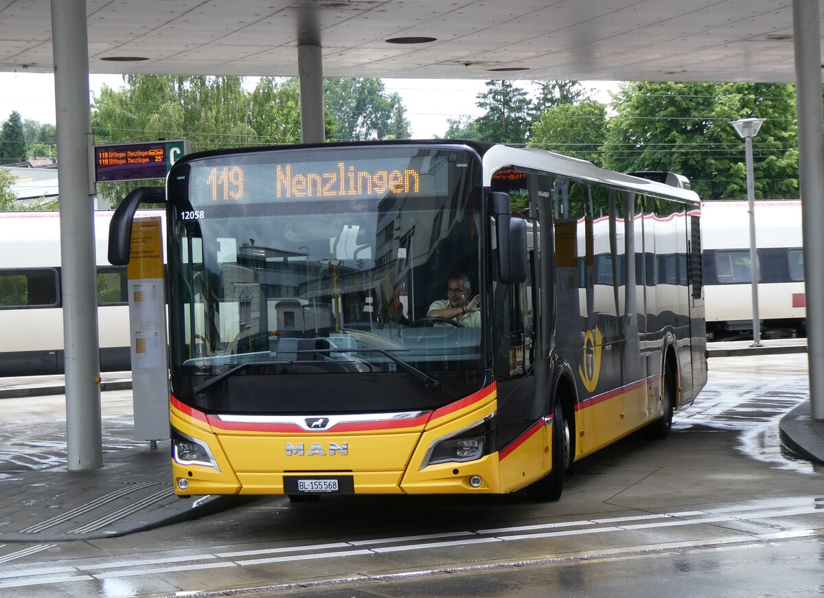 (276'237) - PostAuto Nordschweiz - BL 155'568/PID 12'058 - MAN am 3. Juni 2025 beim Bahnhof Laufen