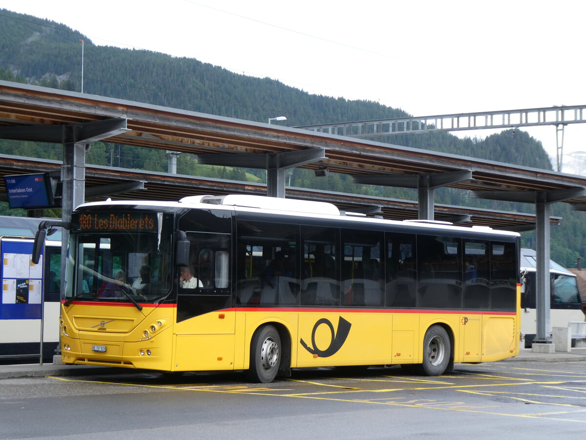 (276'269) - PostAuto Bern - BE 707'929/PID 10'535 - Volvo (ex K�bli, Gstaad) am 5. Juni 2025 beim Bahnhof Gstaad