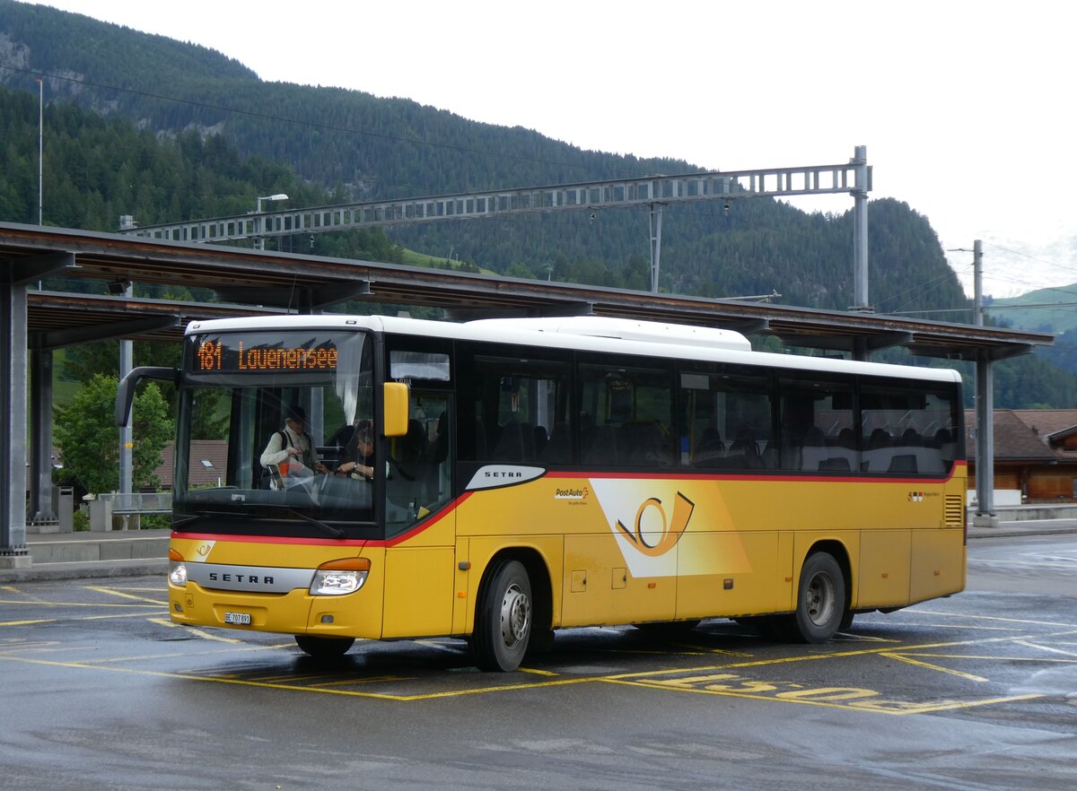 (276'272) - PostAuto Bern - BE 707'891/PID 4535  Setra (ex Nr. 3; ex K�bli, Gstaad Nr. 3) am 5. Juni 2025 beim Bahnhof Gstaad
