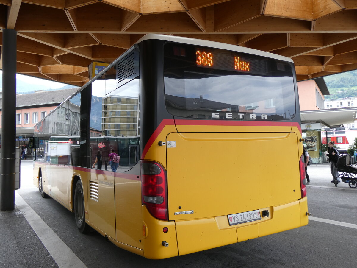 (276'312) - PostAuto Wallis - Nr. 44/VS 243'991/PID 5153 - Setra am 6. Juni 2025 beim Bahnhof Sion