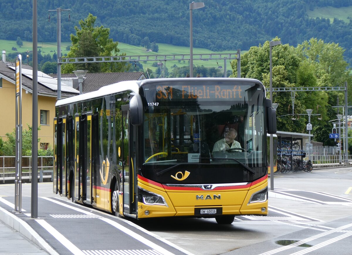 (276'400) - PostAuto Zentralscheiz - Nr. 516/OW 40'016/PID 11'747 - MAN (ex Nr. 16) am 7. Juni 2025 beim Bahnhof Sarnen