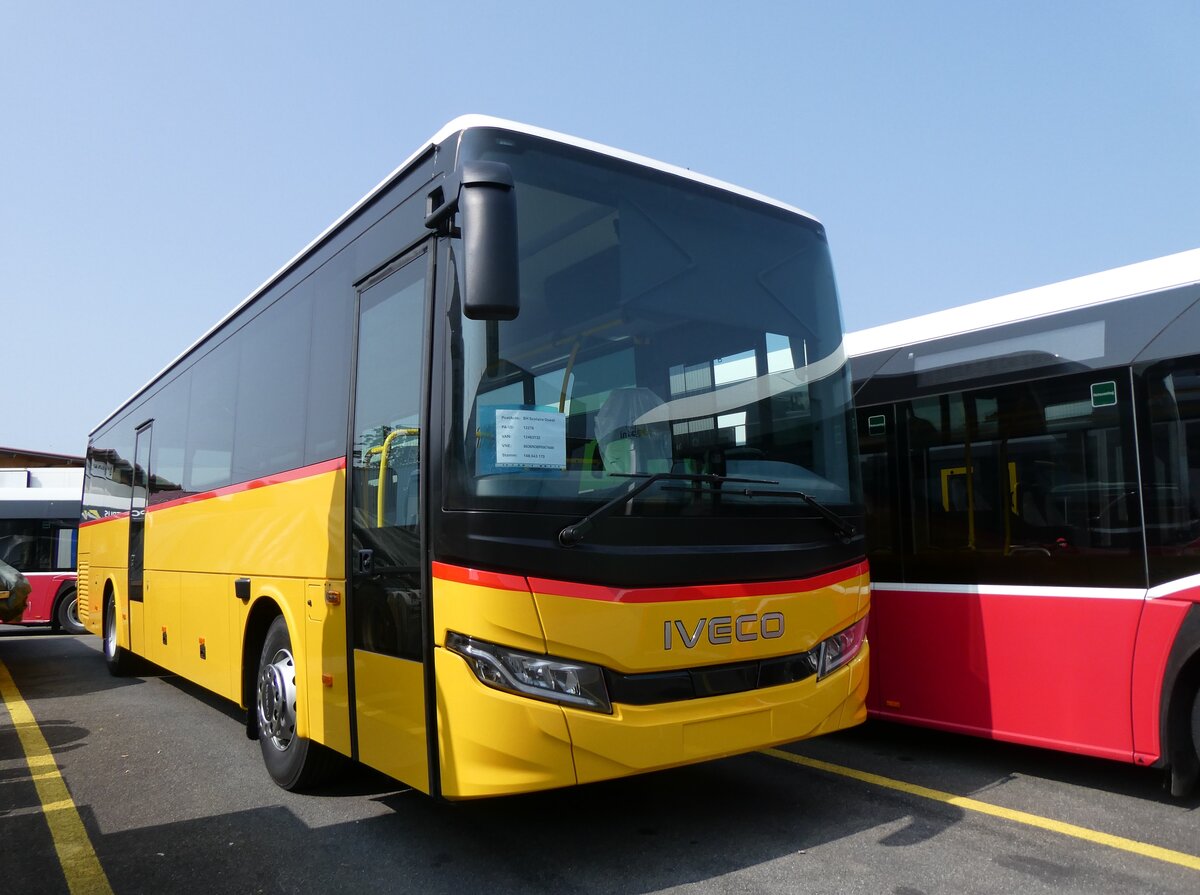 (276'520) - CarPostal Ouest - PID 12'278 - Iveco am 9. Juni 2025 in Kerzers, Interbus