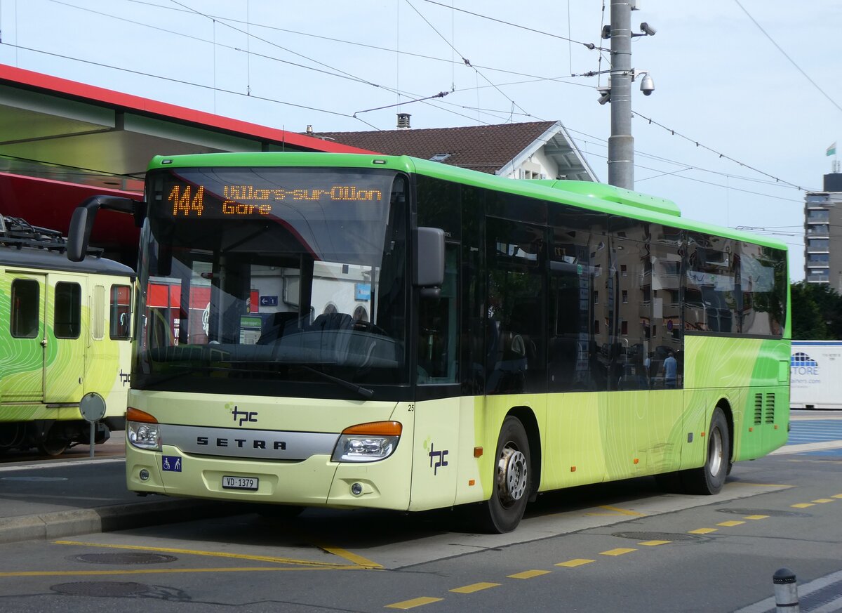 (276'598) - TPC Aigle - Nr. 25/VD 1379 - Setra (ex Vol�nbusz, H-Budapest) am 14. Juni 2025 beim Bahnhof Aigle