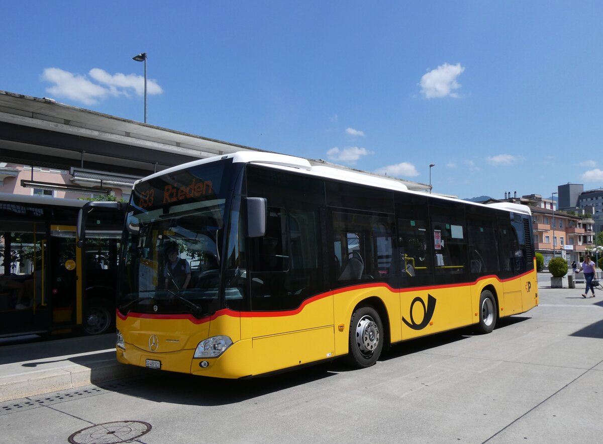 (276'827) - PostAuto Ostschweiz - SG 489'521/PID 12'038 - Mercedes am 17. Juni 2025 beim Bahnhof Uznach