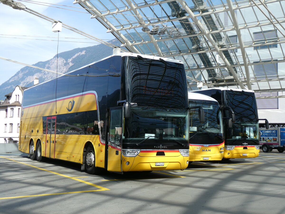 (276'881) - PostAuto Graub�nden - GR 170'402/PID 10'963 - Van Hool am 18. Juni 2025 in Chur, Postautostation