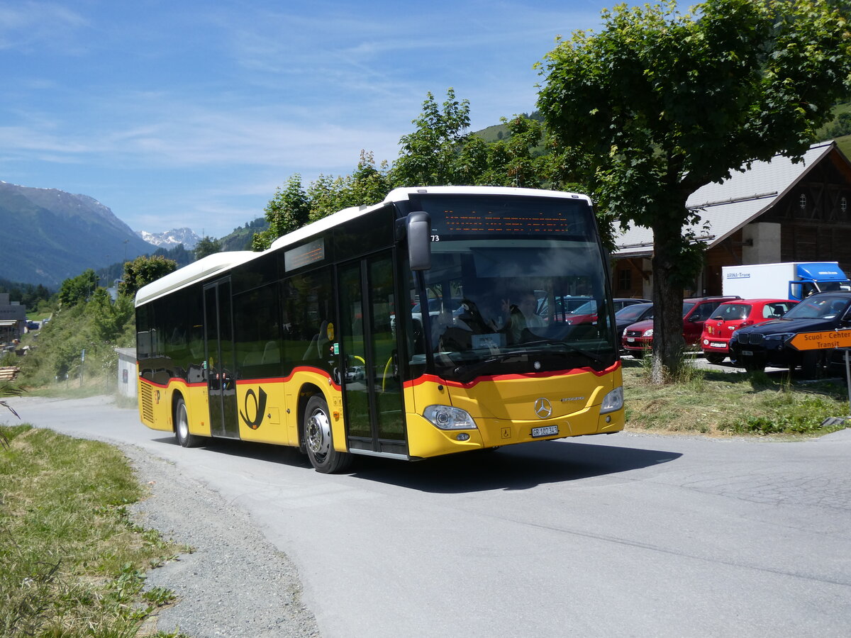 (276'905) - PostAuto Graub�nden - GR 102'343/PID 10'773 - Mercedes am 18. Juni 2025 beim Bahnhof Scuol-Tarasp