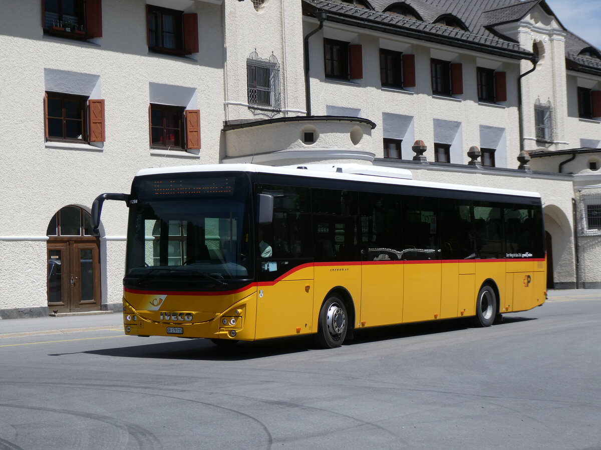 (276'906) - PostAuto Graub�nden - GR 179'715/PID 11'284 - Iveco am 18. Juni 2025 beim Bahnhof Scuol-Tarasp