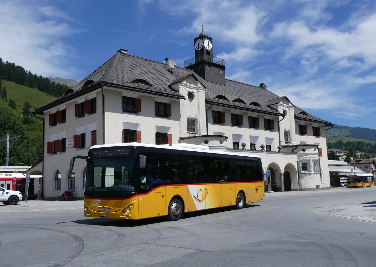 (276'908) - PostAuto Graub�nden - GR 179'713/PID 11'282 - Iveco am 18. Juni 2025 beim Bahnhof Scuol-Tarasp