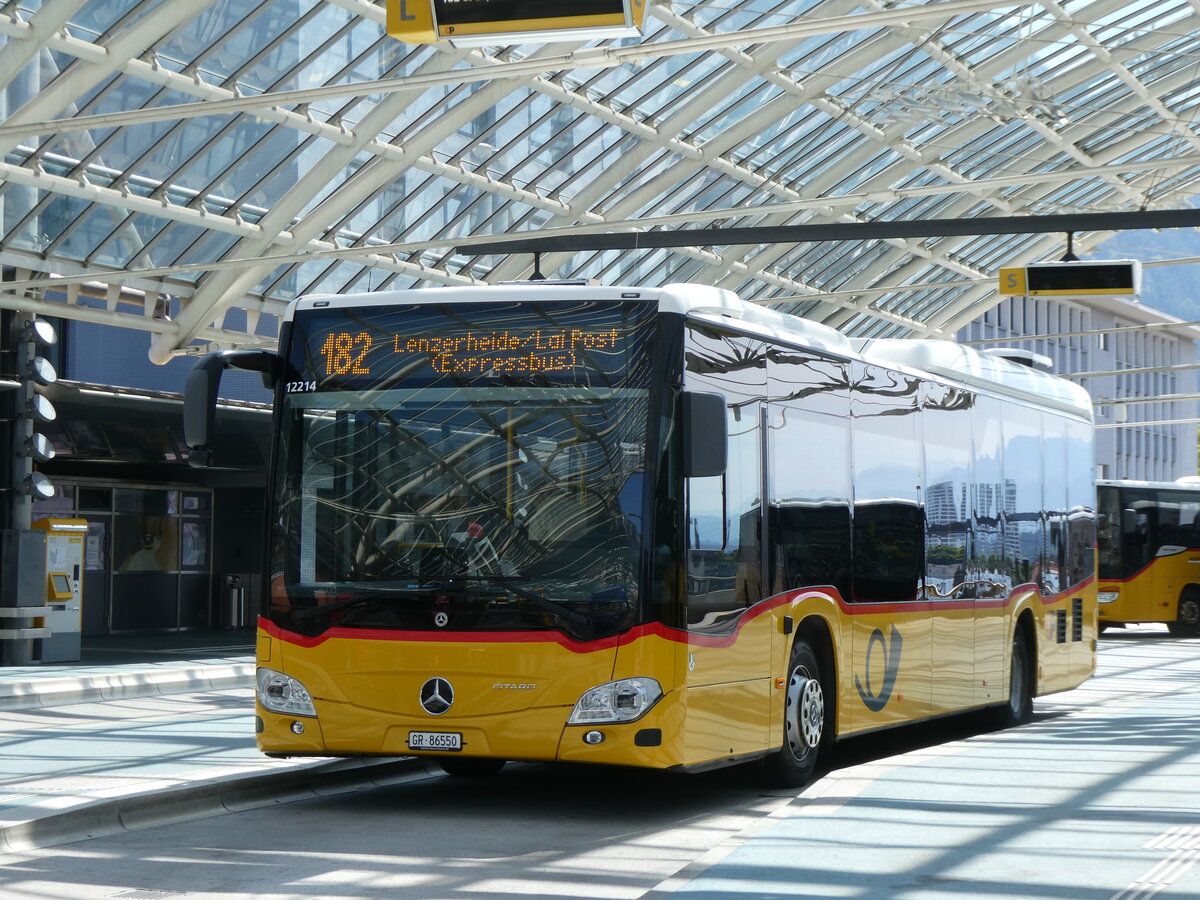 (276'930) - PostAuto Graub�nden - GR 86'550/PID 12'214 - Mercedes am 18. Juni 2025 in Chur, Postautostation