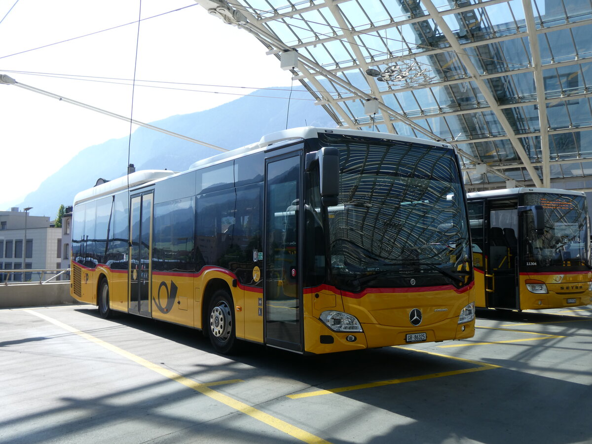 (276'951) - PostAuto Graub�nden - GR 86'325/PID 12'213 - Mercedes am 18. Juni 2025 in Chur, Postautostation