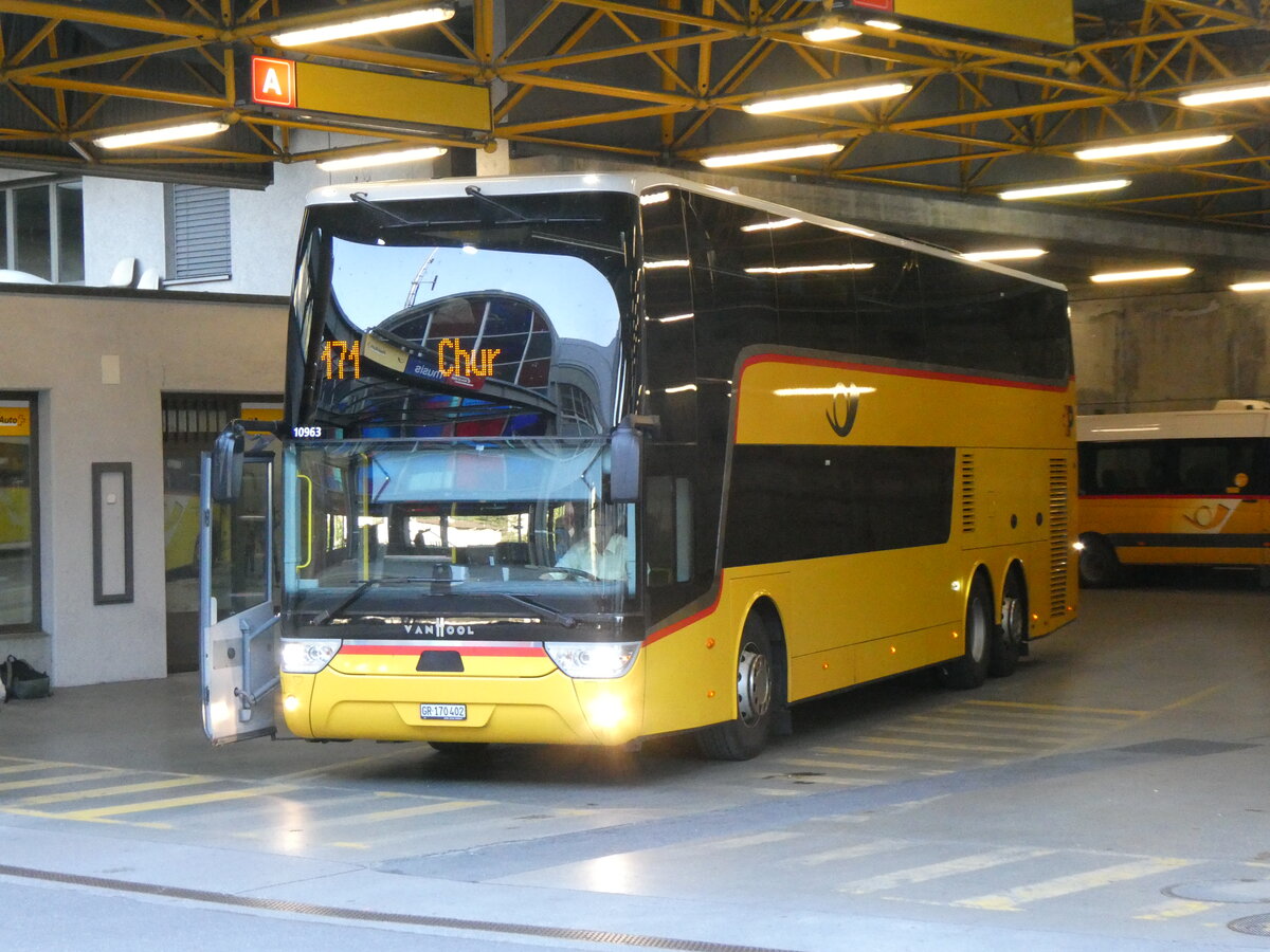 (276'978) - PostAuto Graub�nden - GR 170'402/PID 10'963 - Van Hool am 18. Juni 2025 in Thusis, Postautostation