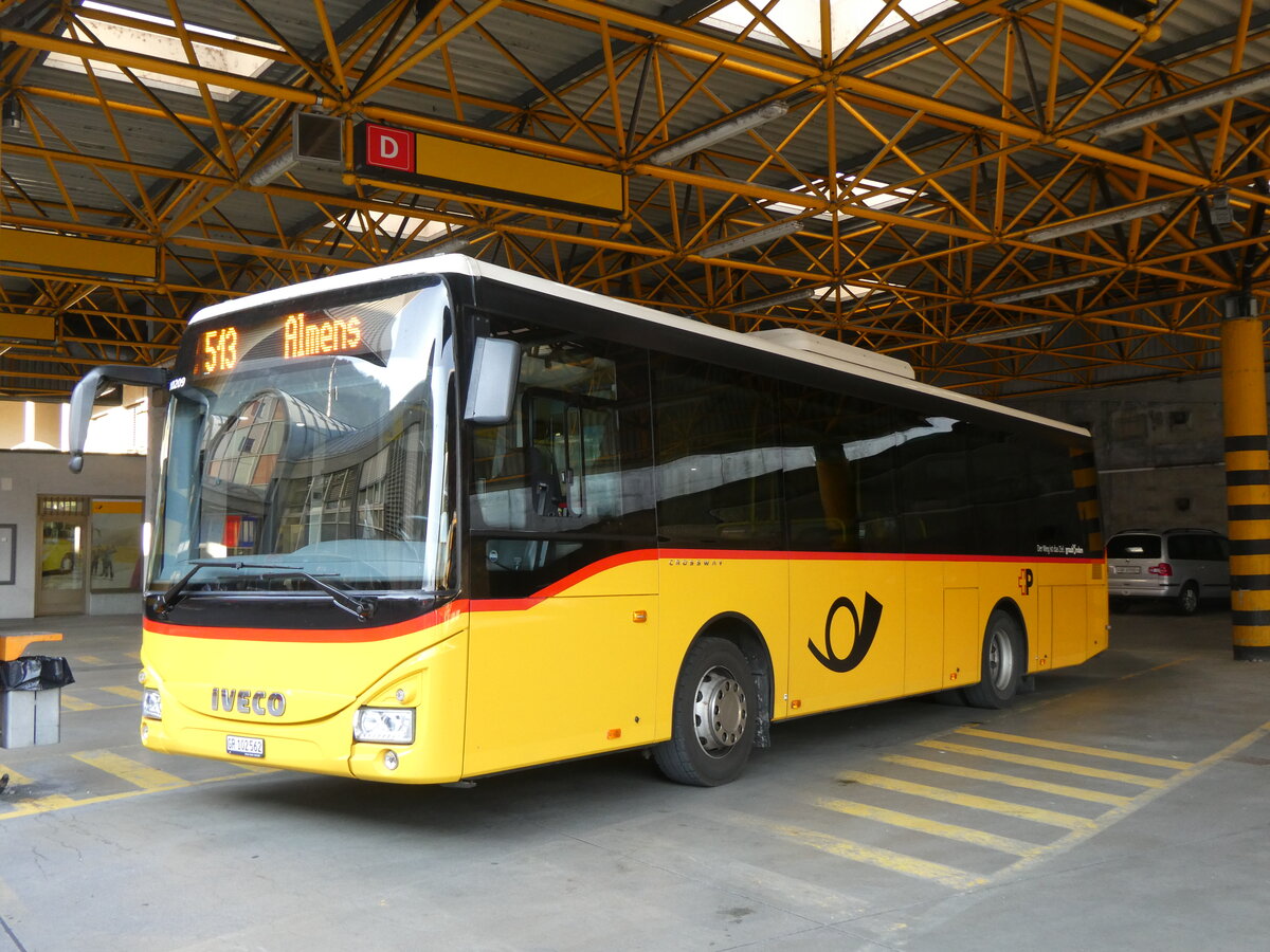 (276'982) - PostAuto Graub�nden - GR 102'562/PID 10'209 - Iveco am 19. Juni 2025 in Thusis, Postautostation