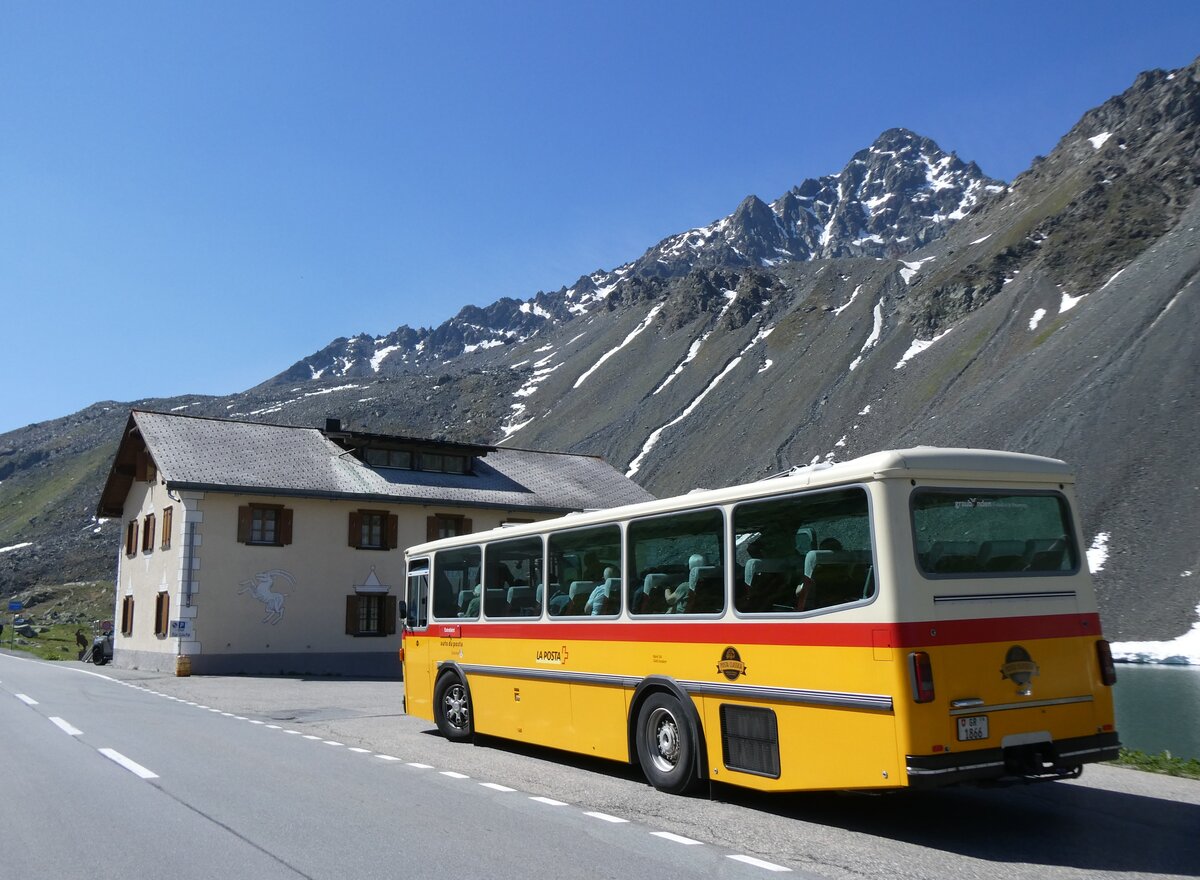 (277'004) - Gaudenz, Andeer - GR 1866 - Saurer/R&J (ex Mark, Andeer PID 2824; ex PostAuto Graub�nden; ex P 24'350) am 19. Juni 2025 auf dem Fl�elapass