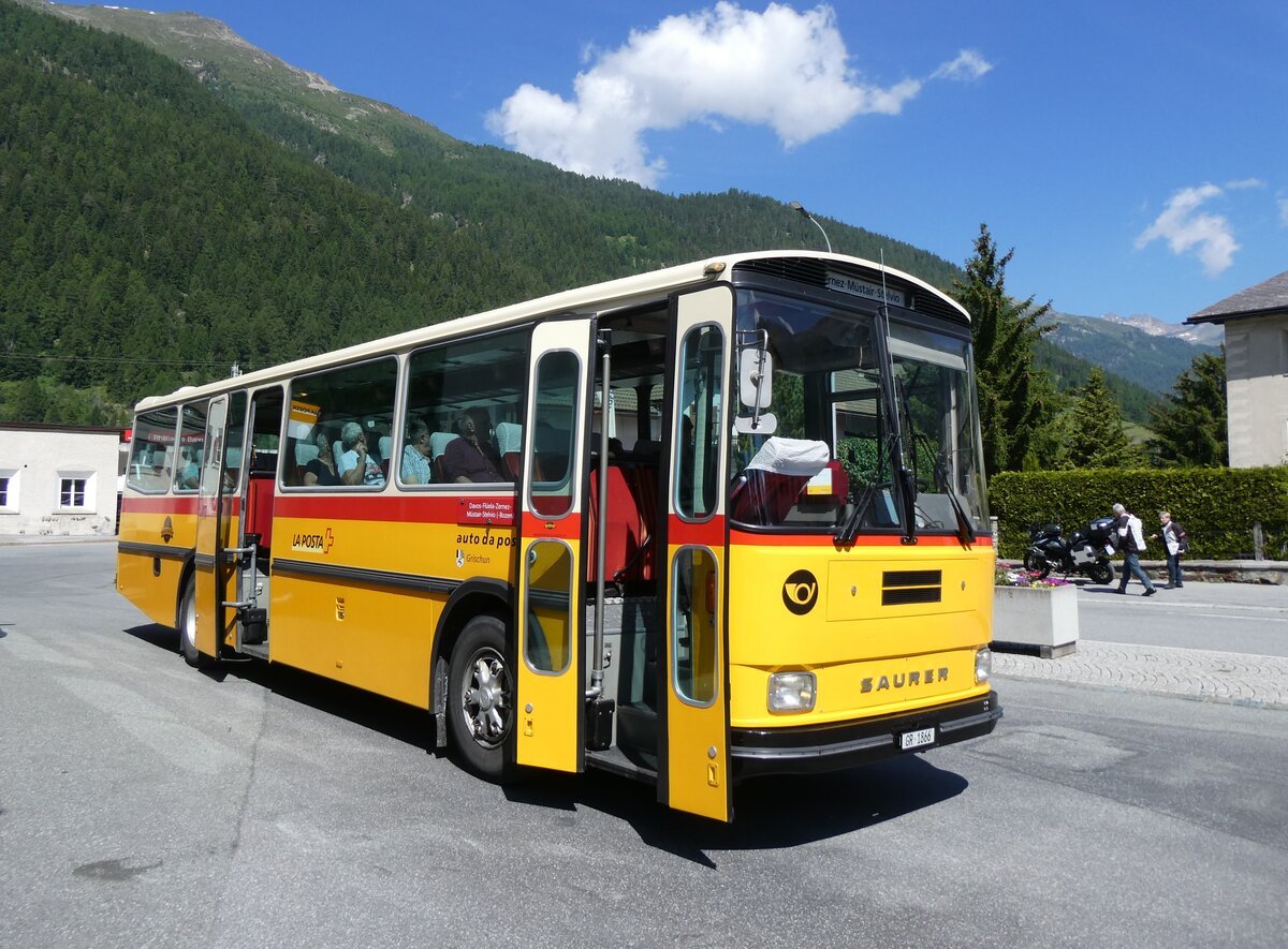 (277'008) - Gaudenz, Andeer - GR 1866 - Saurer/R&J (ex Mark, Andeer PID 2824; ex PostAuto Graub�nden; ex P 24'350) am 19. Juni 2025 in Zernez, Post