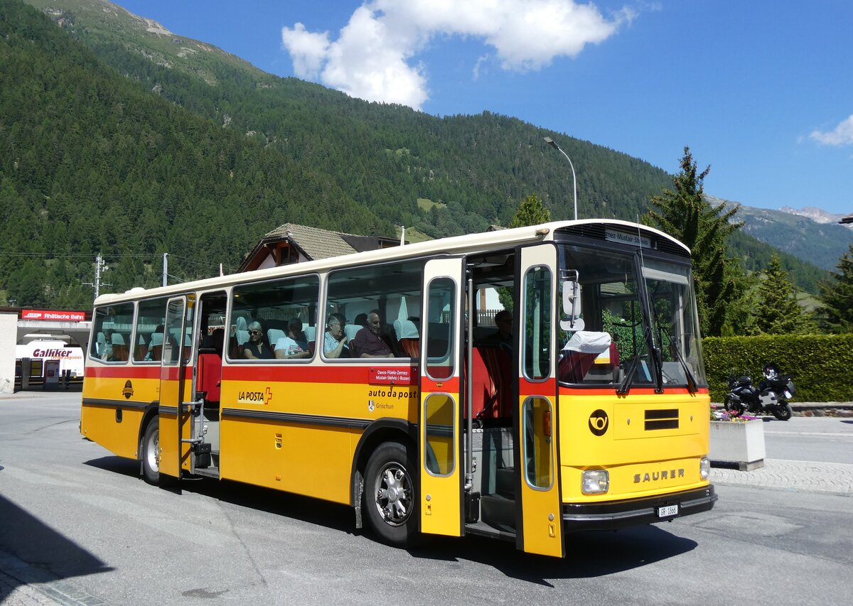 (277'012) - Gaudenz, Andeer - GR 1866 - Saurer/R&J (ex Mark, Andeer PID 2824; ex PostAuto Graub�nden; ex P 24'350) am 19. Juni 2025 in Zernez, Post
