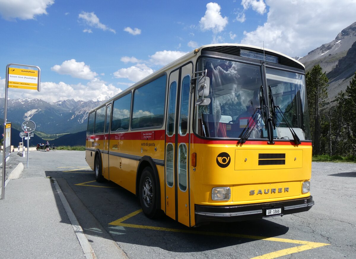 (277'060) - Gaudenz, Andeer - GR 1866 - Saurer/R&J (ex Mark, Andeer PID 2824; ex PostAuto Graub�nden; ex P 24'350) am 19. Juni 2025 auf dem Ofenpass, S�som Giv�