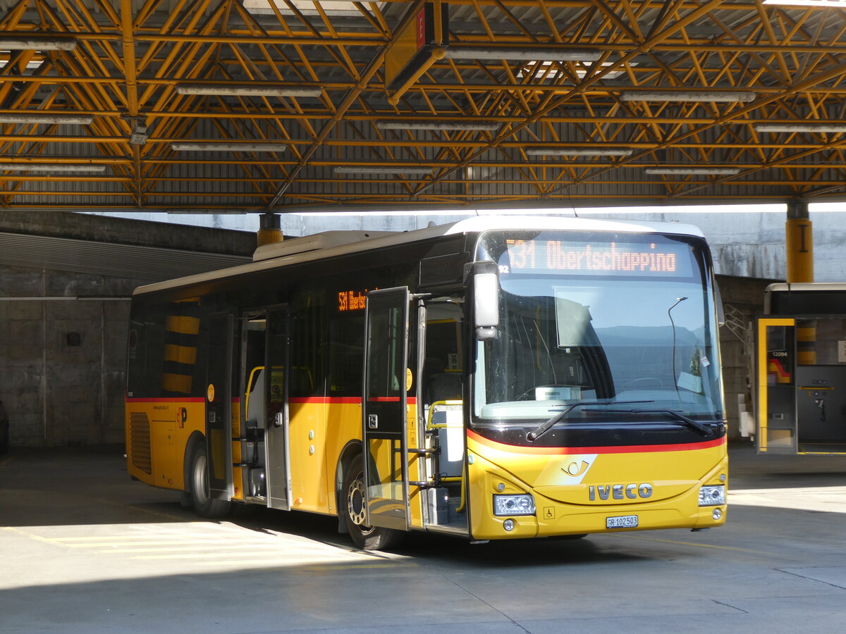 (277'088) - PostAuto - GR 102'503/PID 10'192 - Iveco am 20. Juni 2025 in Thusis, Postautostation