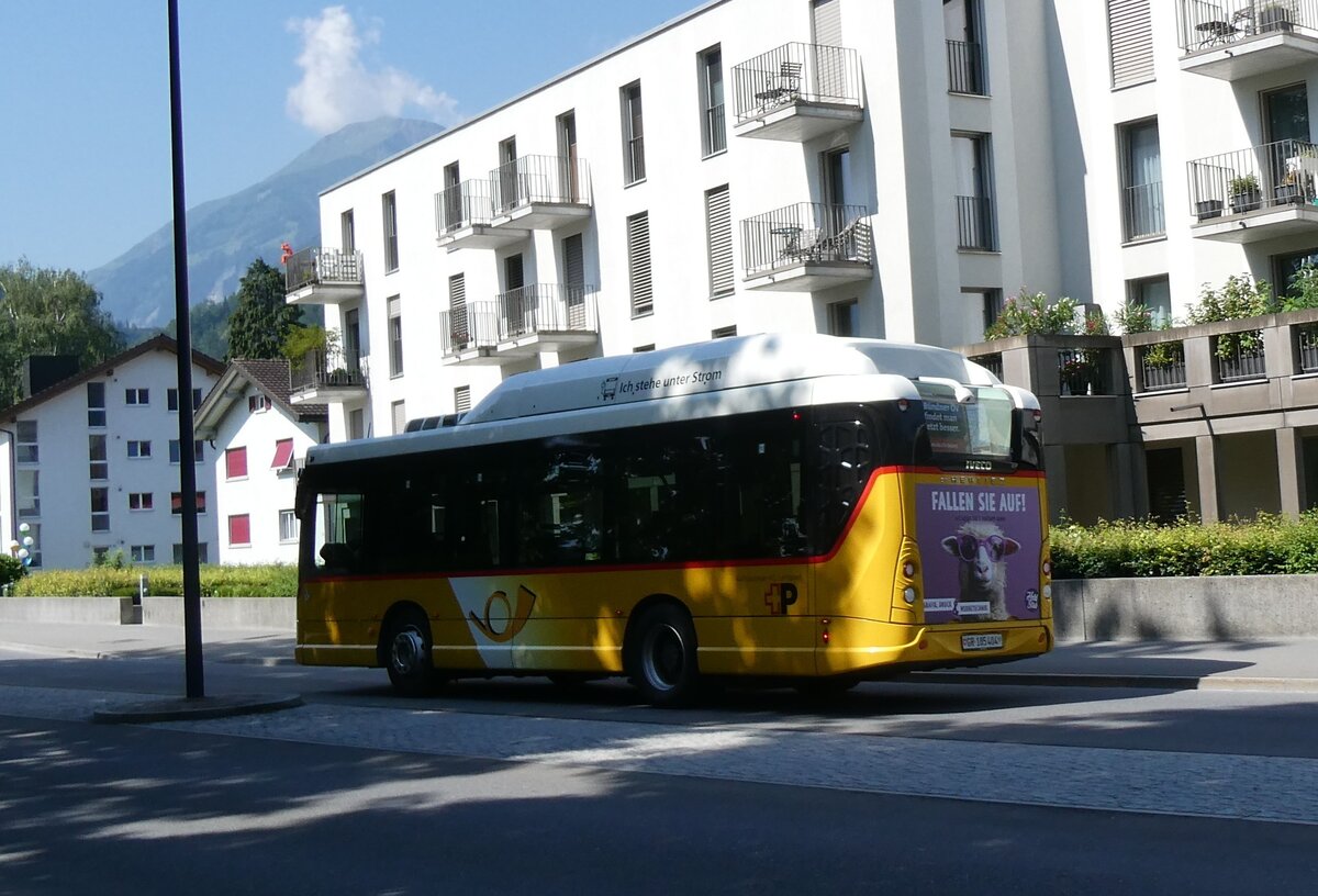 (277'118) - Gessinger, Bad Ragaz - GR 185'404/PID 11'901 - eHeuliez-Iveco am 20. Juni 2025 beim Bahnhof Bad Ragaz