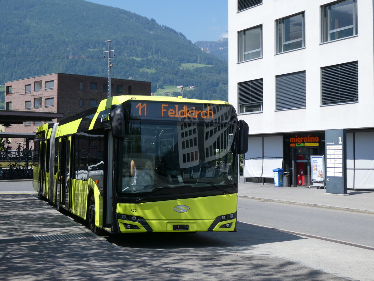 (277'124) - Aus Liechtenstein: BOS PS Anstalt, Vaduz - Nr. 572/FL 40'230 - Solaris am 20. Juni 2025 beim Bahnhof Sargans