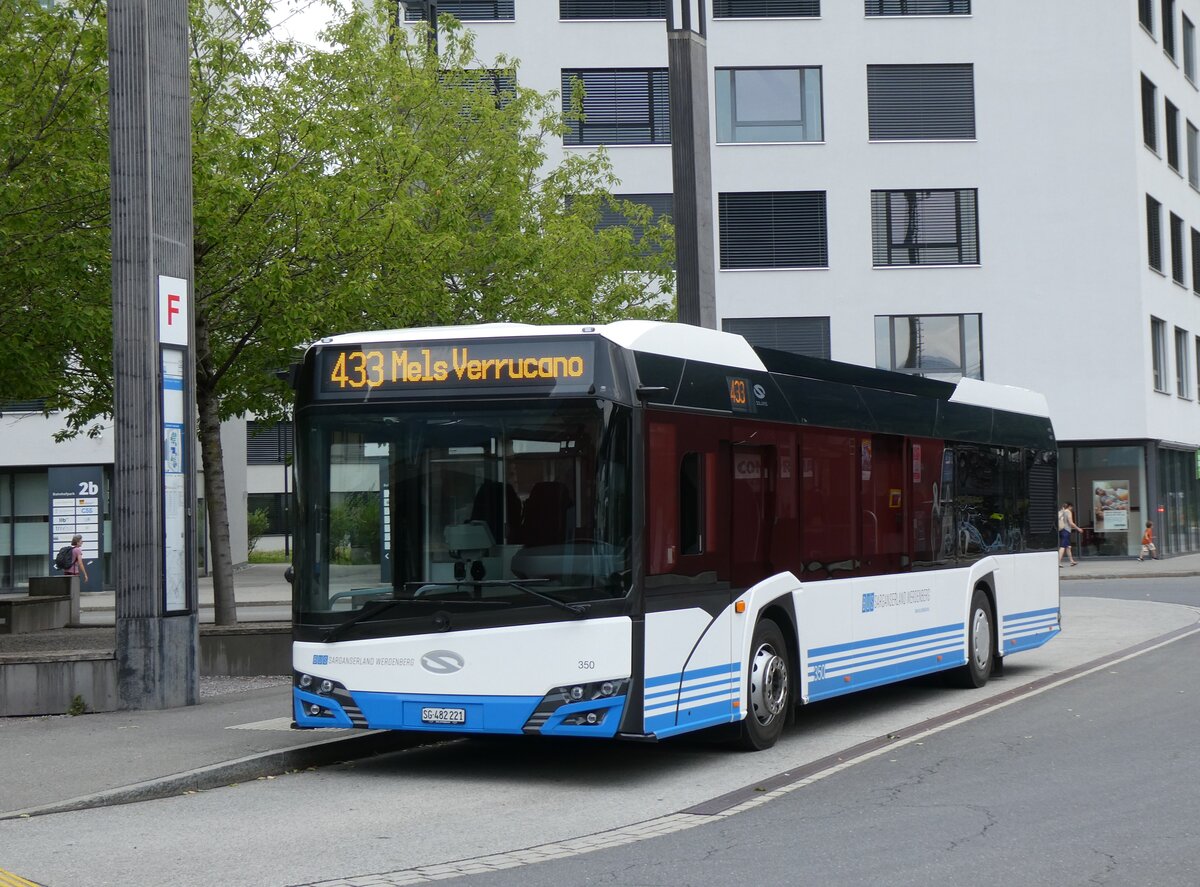 (277'236) - BSW Sargans - Nr. 350/SG 482'221 - Solaris am 26. Juni 2025 beim Bahnhof Sargans