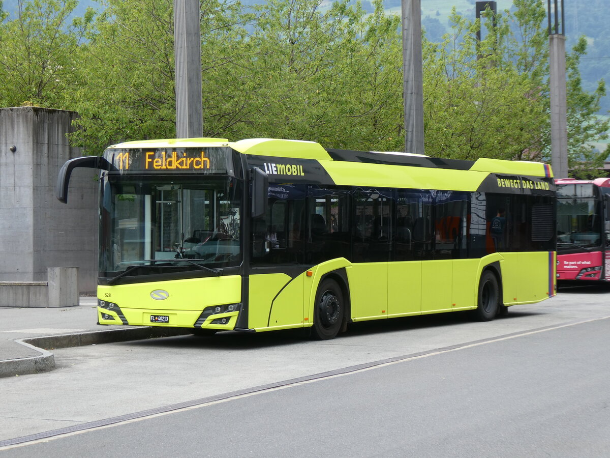 (277'240) - Aus Liechtenstein: BOS PS Anstalt, Vaduz - Nr. 528/FL 40'213 - Solaris am 26. Juni 2025 beim Bahnhof Sargans