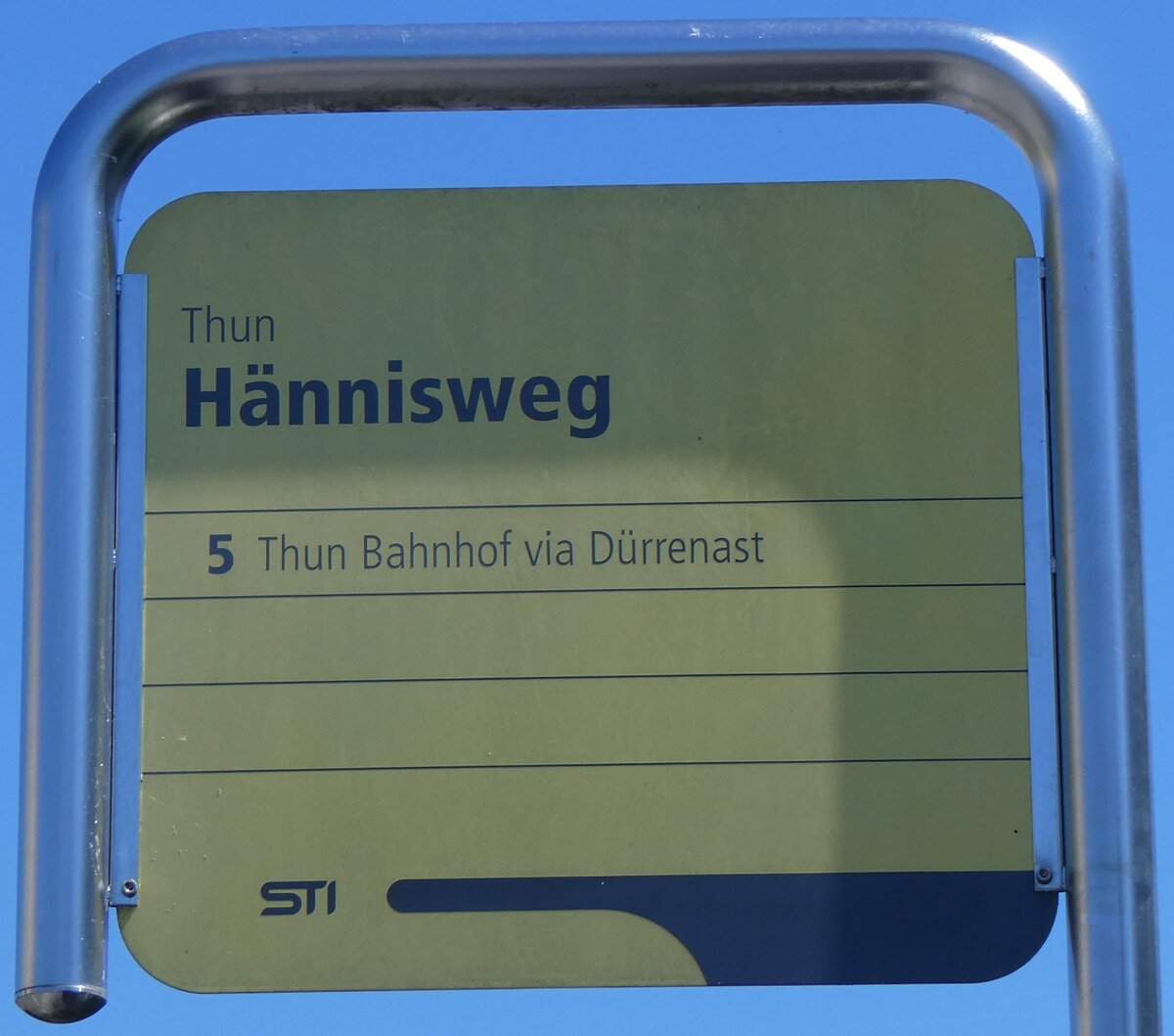 (277'346) - STI-Haltestellenschild - Thun, H�nnisweg - am 29. Juni 2025