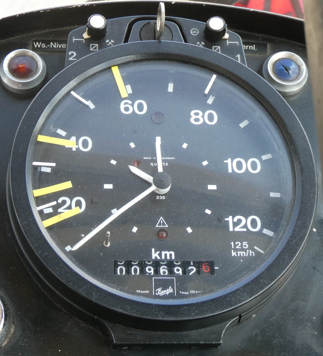 (277'371) - Lambach, Gommiswald - NW 24'301 - FBW/Eggli (ex Tanner+Lambach, Reigoldswil; ex Lambach, Rieden; ex Meier, Gr�t; ex AVG Grindelwald Nr. 13; ex P 24'182) am 1. Juli 2025 beim Bahnhof Meiringen (Detailaufnahme - 9692,6 Kilometer)