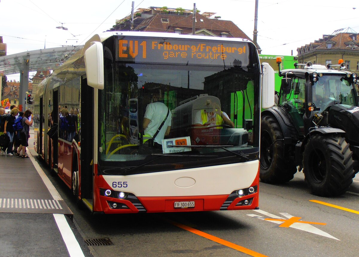 (277'503) - Intertours, Domdidier - Nr. 655/FR 300'655 - Solaris (ex PostBus/A BD 15'720) am 4. Juli 2025 beim Bahnhof Bern
