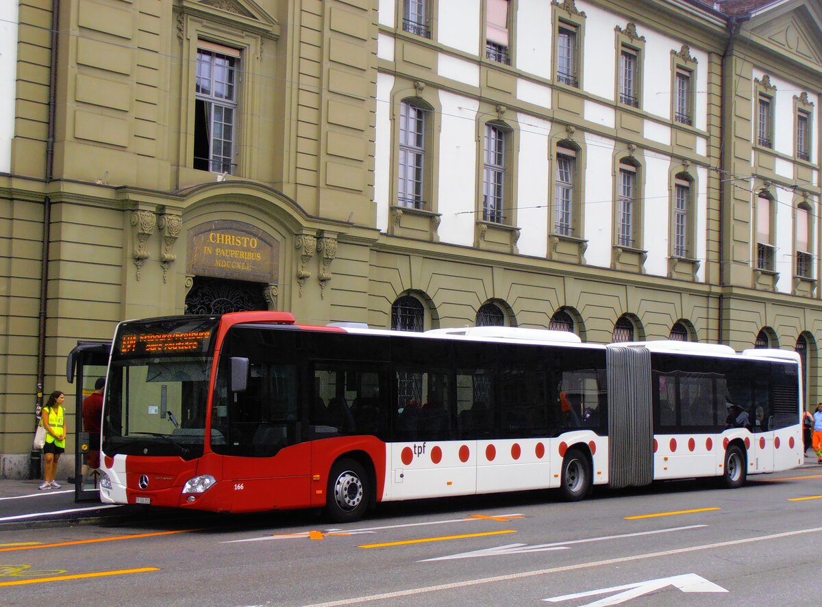 (277'527) - TPF Fribourg - Nr. 166/FR 300'251 - Mercedes am 4. Juli 2025 beim Bahnhof Bern