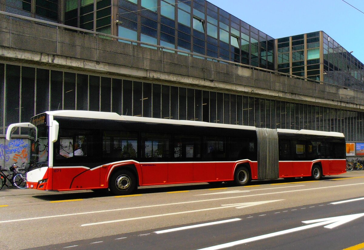 (277'539) - Intertours, Domdidier - Nr. 671/FR 300'671 - Solaris (ex PostBus/A BD 15'715) am 4. Juli 2025 beim Bahnhof Bern