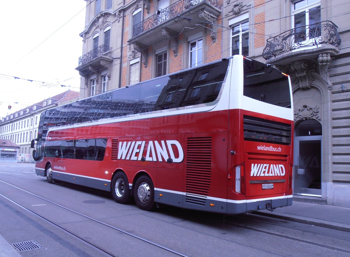 (277'646) - Wieland, Murten - Nr. 93/FR 300'600 - Van Hool am 6. Juli 2025 beim Bahnhof Bern
