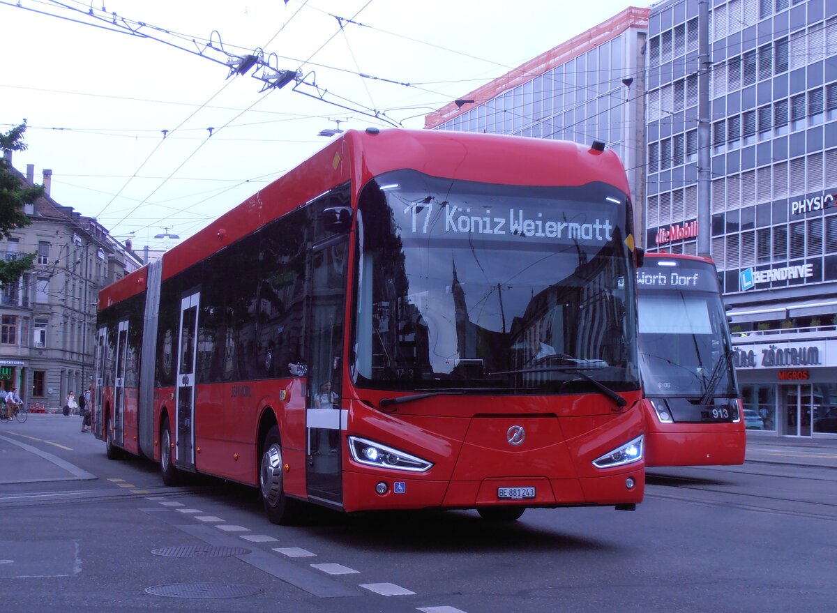(277'656) - Bernmobil, Bern - Nr. 243/BE 881'243 - eIrizar am 6. Juli 2025 beim Bahnhof Bern