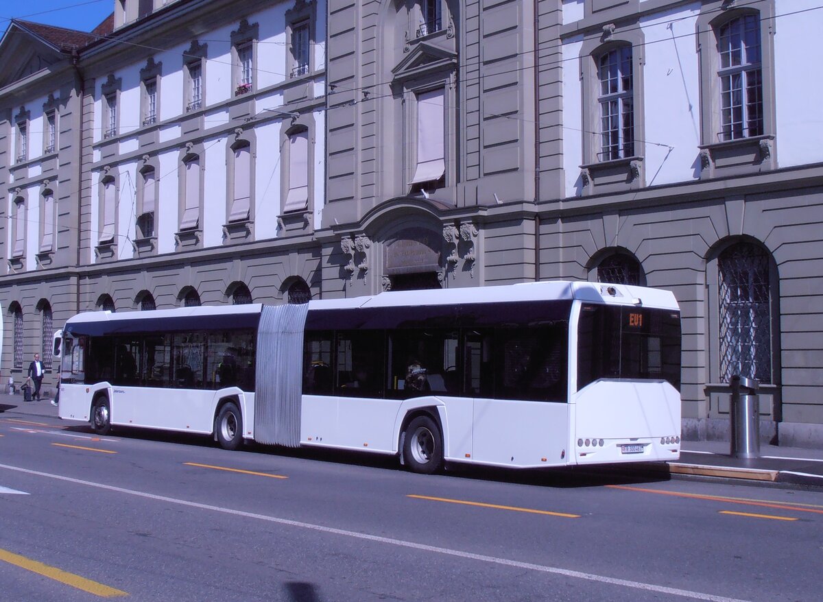 (277'724) - Intertours, Domdidier - Nr. 461/FR 300'461 - Solaris (ex PostBus/A BD 15'719) am 9. Juli 2025 beim Bahnhof Bern