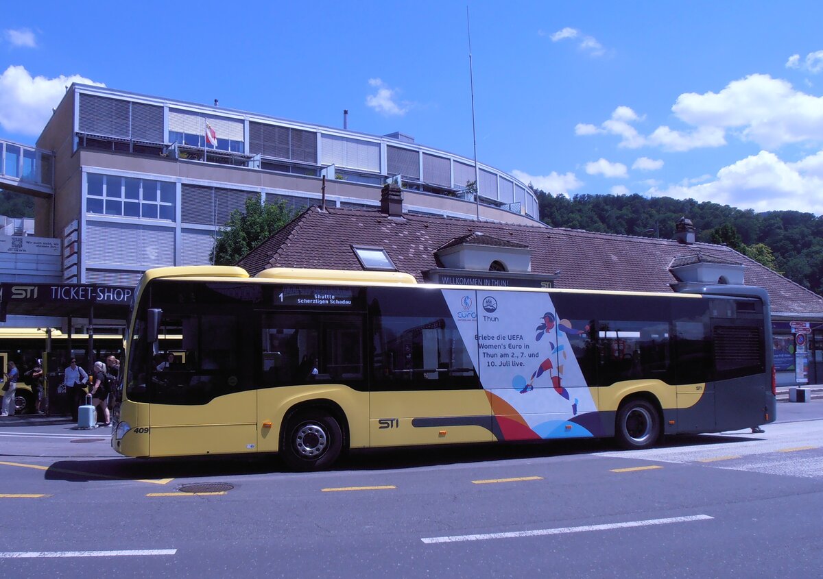 (277'761) - STI Thun - Nr. 409/BE 866'409 - Mercedes am 10. Juli 2025 beim Bahnhof Thun