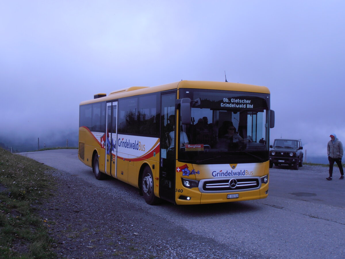 (277'862) - GrindelwaldBus, Grindelwald - Nr. 240/BE 102'240 - Mercedes am 15. Juli 2025 auf der Grossen Scheidegg