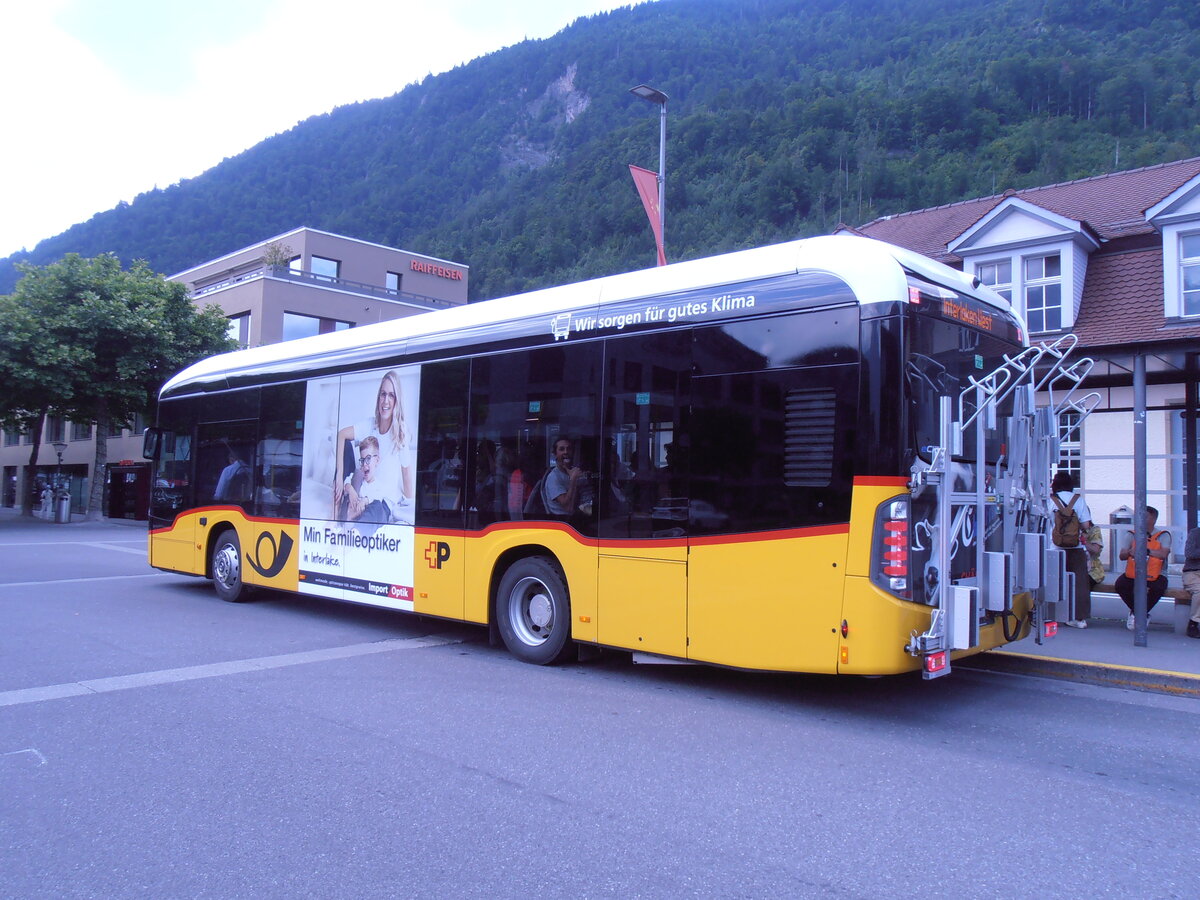 (277'875) - PostAuto Bern - BE 610'535/PID 12'124 - eMercedes am 15. Juli 2025 beim Bahnhof Interlaken Ost 