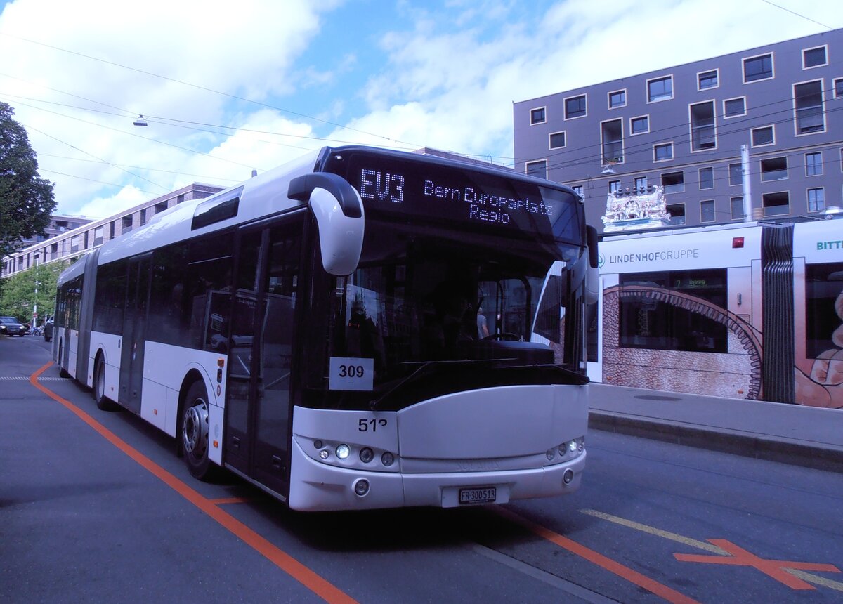(277'901) - Intertours, Domdidier - Nr. 513/FR 300'513 - Solaris (ex AAGR Rothenburg Nr. 13) am 17. Juli 2025 beim Bahnhof Bern Europaplatz