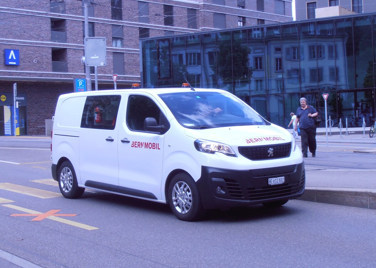 (277'911) - Bernmobil, Bern - BE 612'802 - Peugeot am 17. Juli 2025 beim Bahnhof Bern Europaplatz