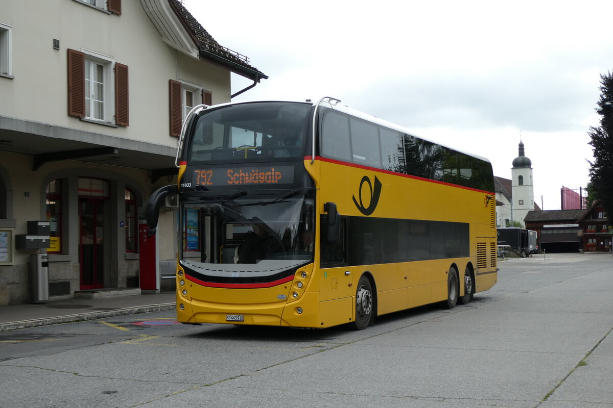 (278'029) - PostAuto Ostschweiz - SG 443'910/PID 11'033 - Alexander Dennis am 25. Juli 2025 beim Bahnhof Nesslau-Neu St. Johann
