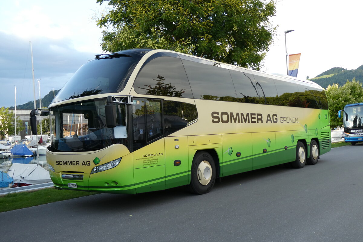 (278'034) - Sommer, Gr�nen - BE 30'306 - Neoplan am 25. Juli 2025 in Thun, Strandbad