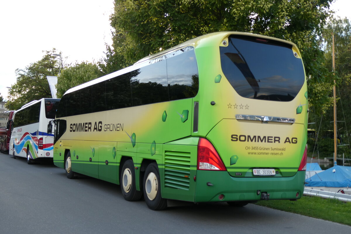 (278'037) - Sommer, Gr�nen - BE 30'306 - Neoplan am 25. Juli 2025 in Thun, Strandbad