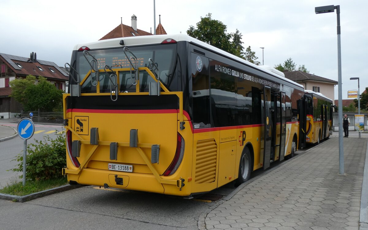 (278'051) - Engeloch, Riggisberg - Nr. 8/BE 13'188/PID 10'337 - Iveco am 26. Juli 2025 beim Bahnhof Schwarzenburg