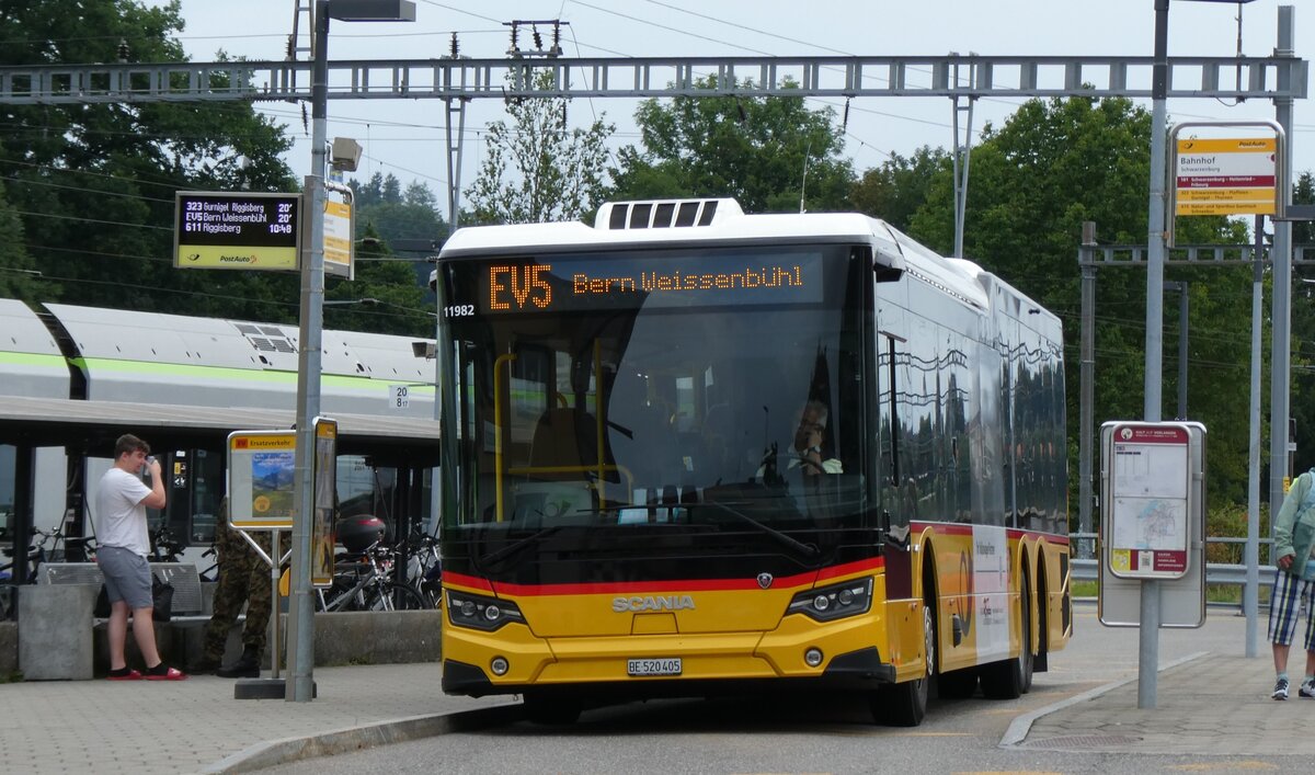 (278'053) - Engeloch, Riggisberg - Nr. 12/BE 520'405/PID 11'982 - Scania am 26. Juli 2025 beim Bahnhof Schwarzenburg