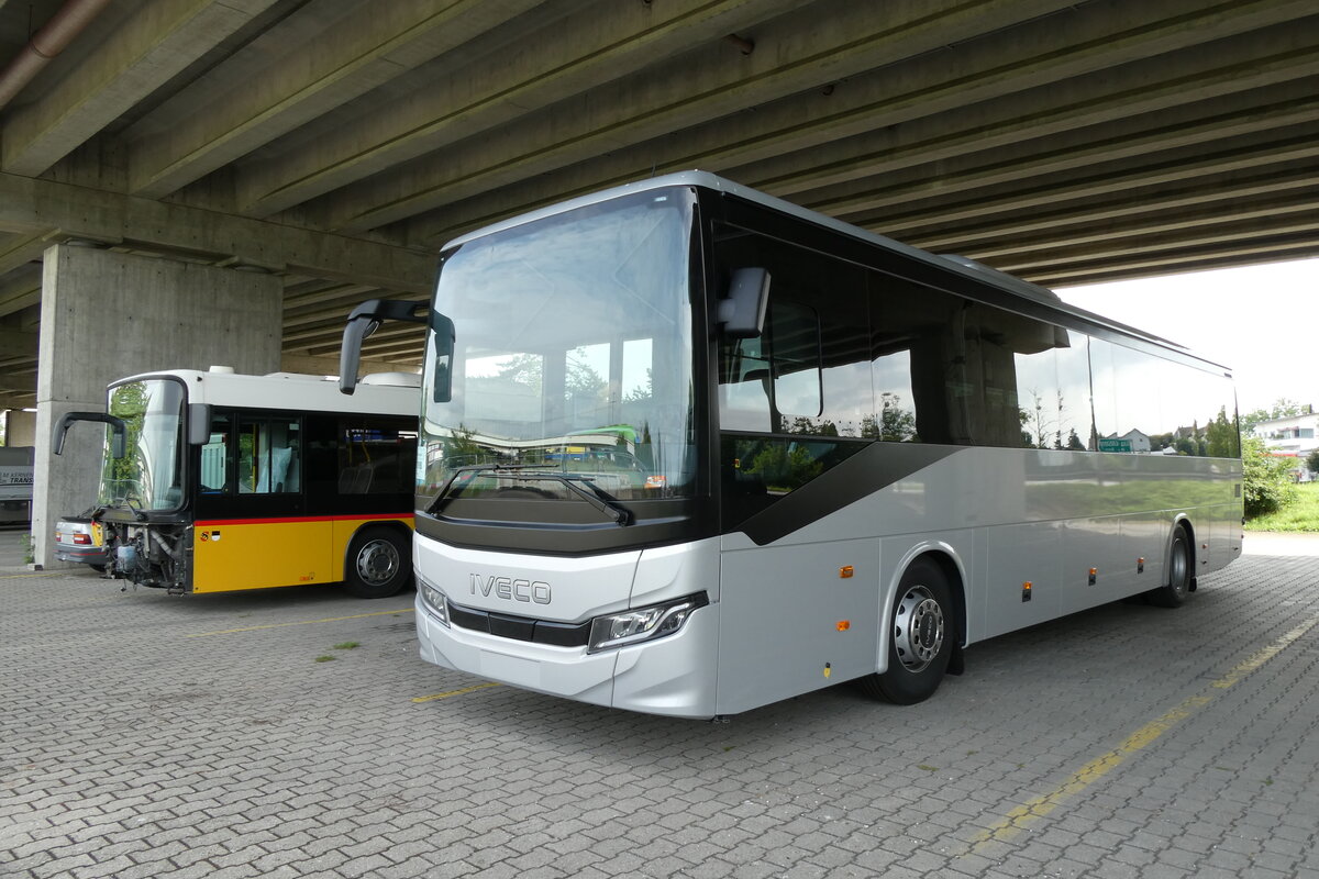 (278'126) - Taxi Romontois, Romont - (68'388) - Iveco am 27. Juli 2025 in Kerzers, Murtenstrasse
