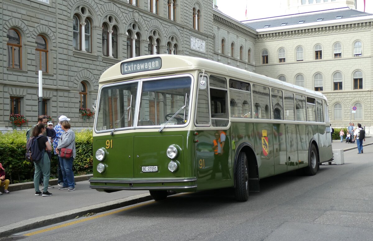 (278'274) - SVB Bern (Bernmobil historique) - Nr. 91/BE 27'091 - Saurer/R&J am 1. August 2025 in Bern, Bundeshaus