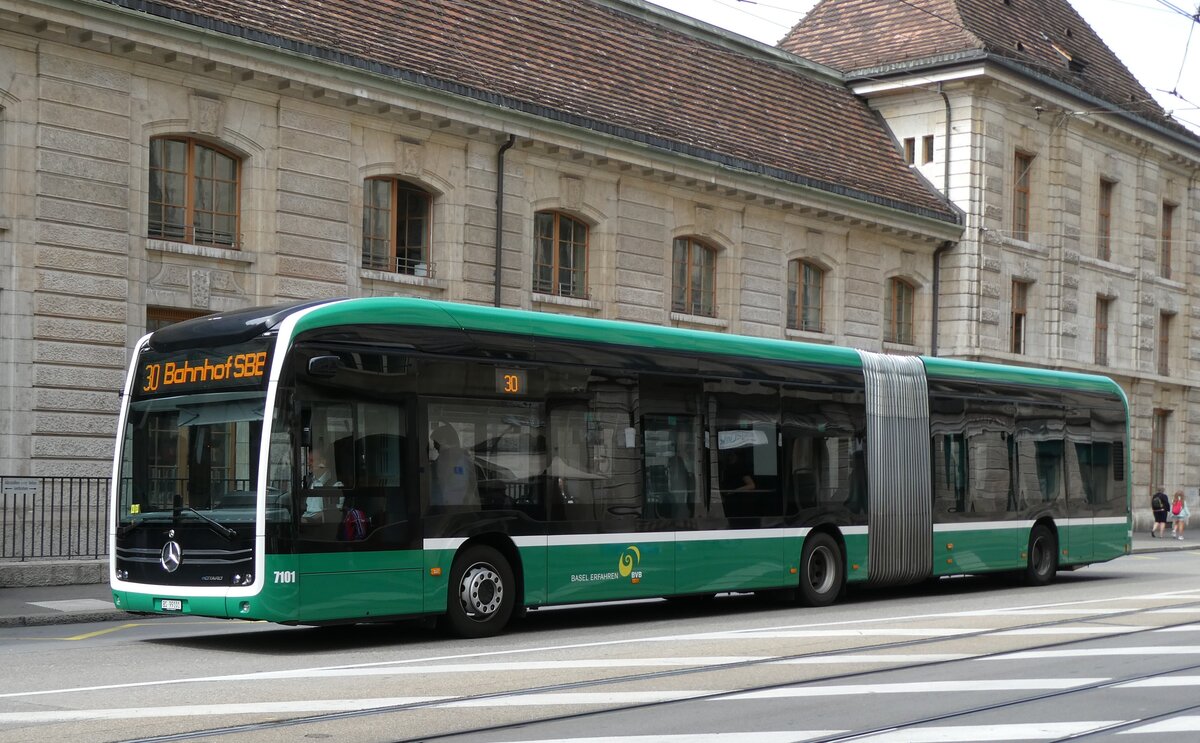 (278'439) - BVB Basel - Nr. 7101/BS 99'101 - eMercedes am 4. August 2025 beim Bahnhof Basel