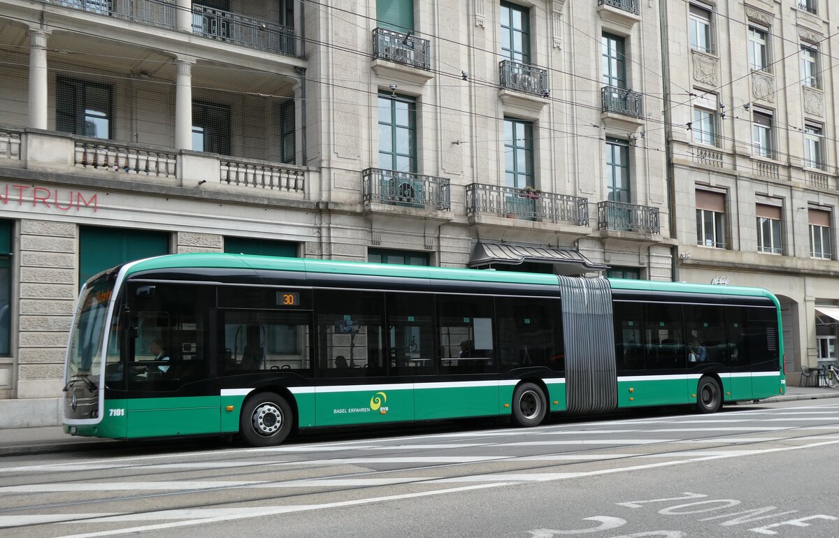 (278'442) - BVB Basel - Nr. 7101/BS 99'101 - eMercedes am 4. August 2025 beim Bahnhof Basel